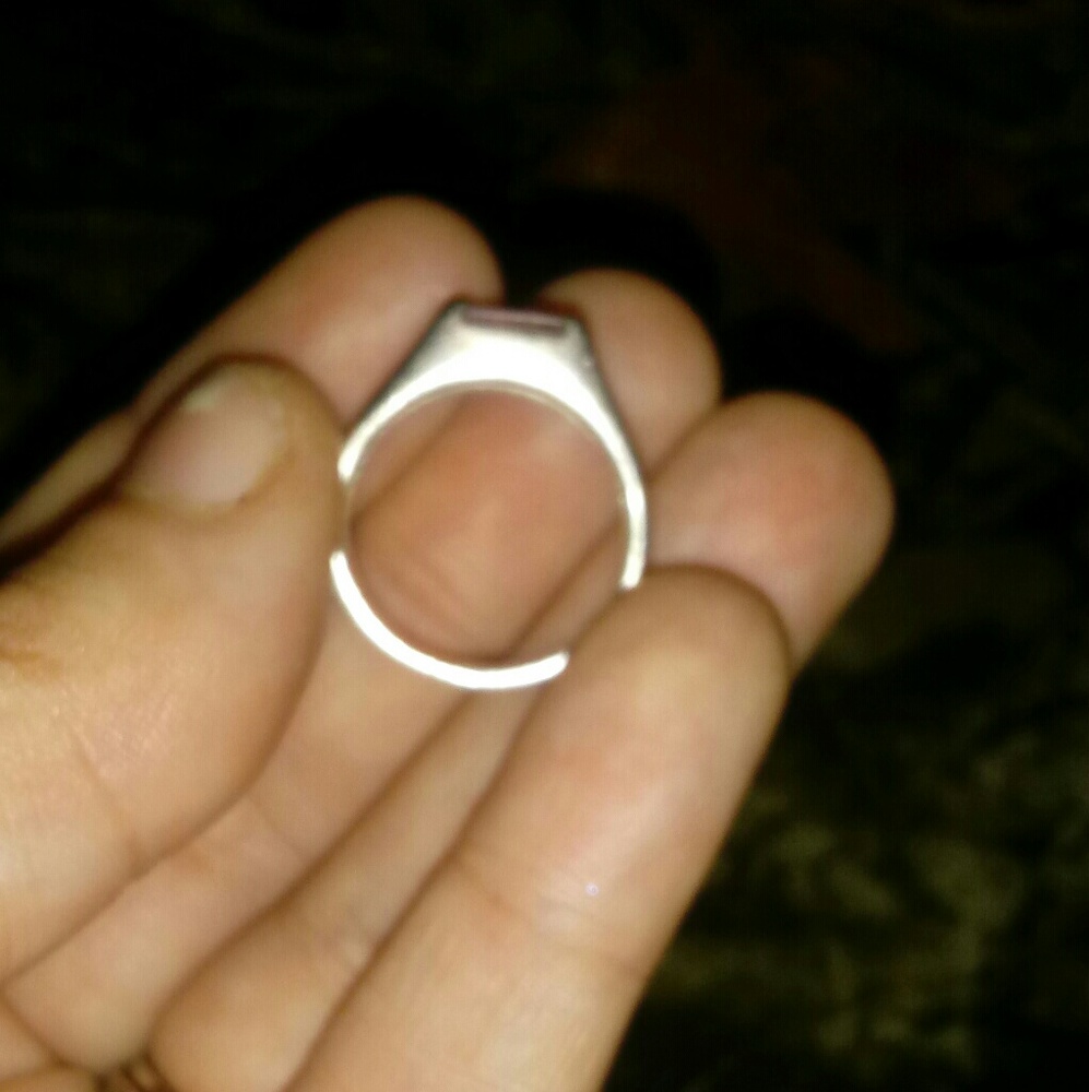 Mens size 10 spinning ring an womens size 6 pink d